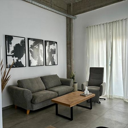 Industrial Loft Comfort Living Heraklion  Bagian luar foto