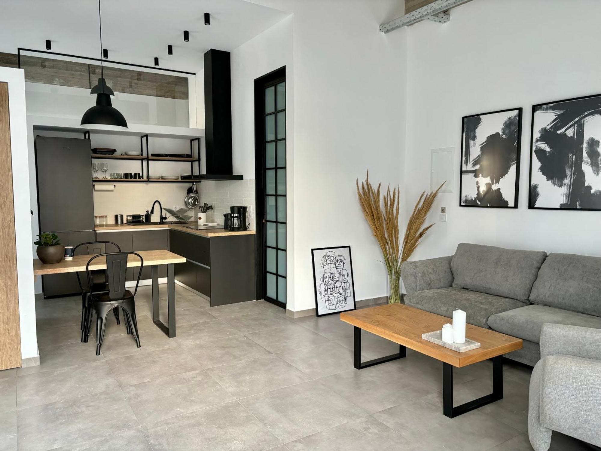 Industrial Loft Comfort Living Heraklion  Bagian luar foto