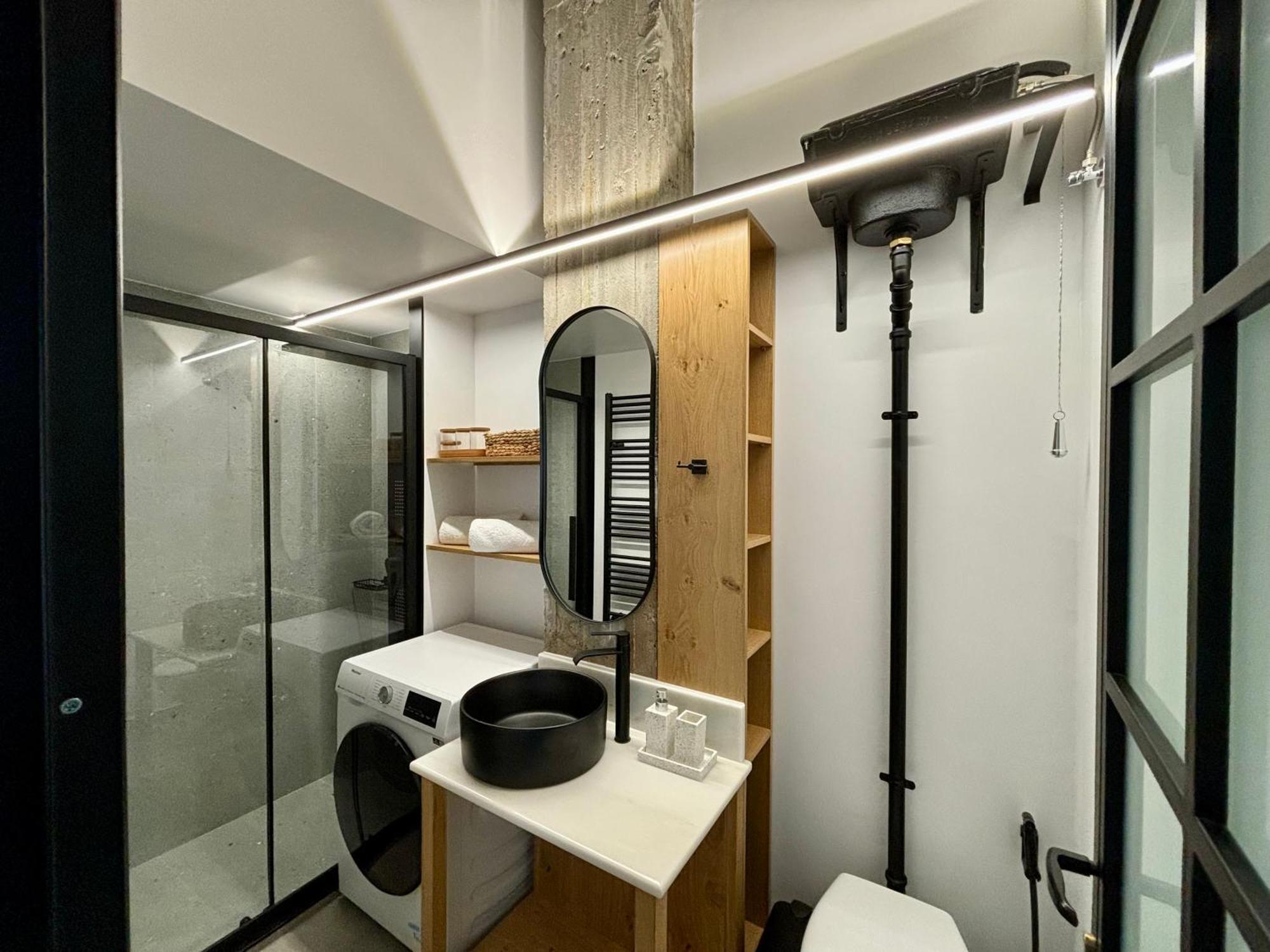 Industrial Loft Comfort Living Heraklion  Bagian luar foto