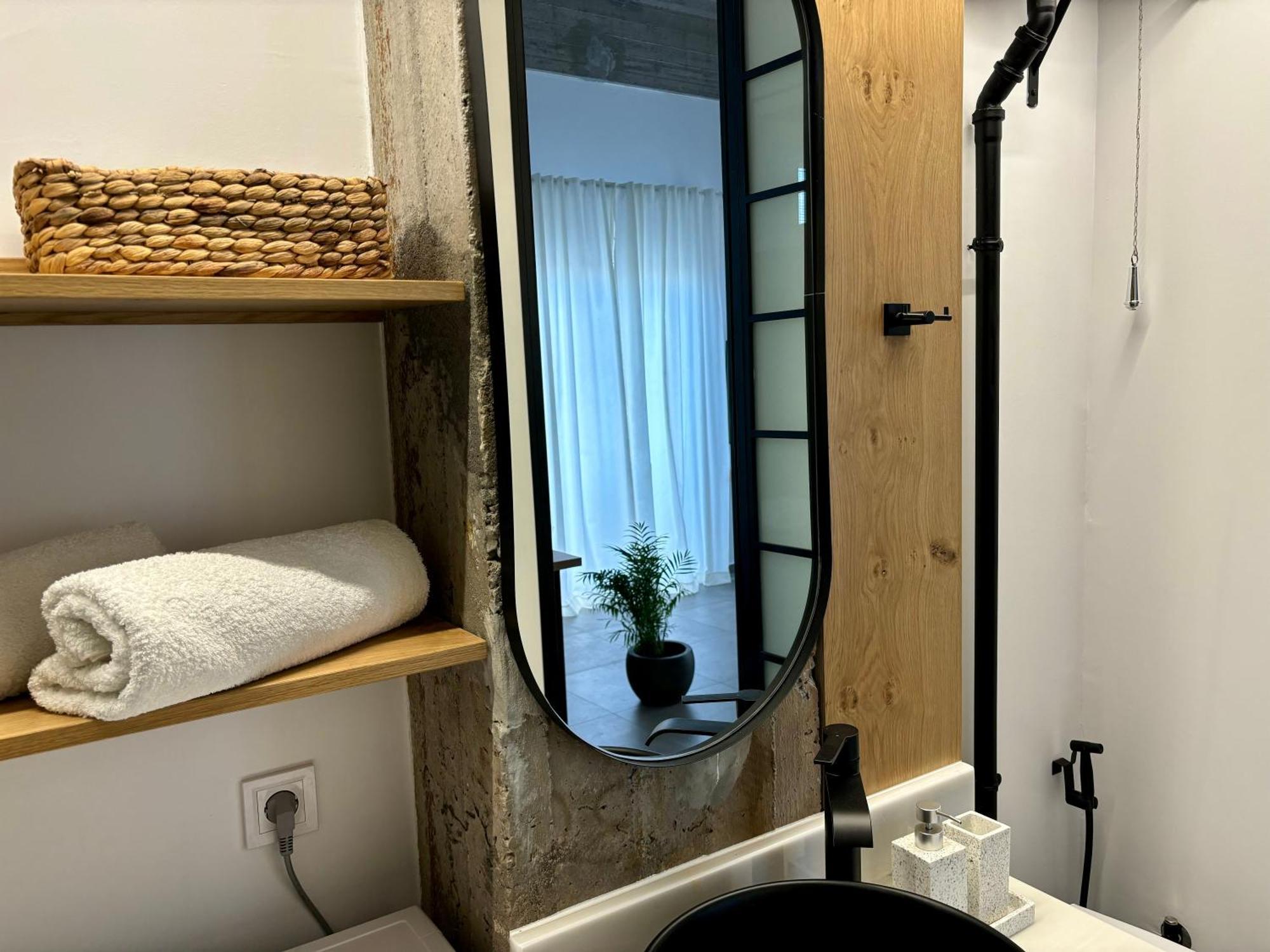 Industrial Loft Comfort Living Heraklion  Bagian luar foto