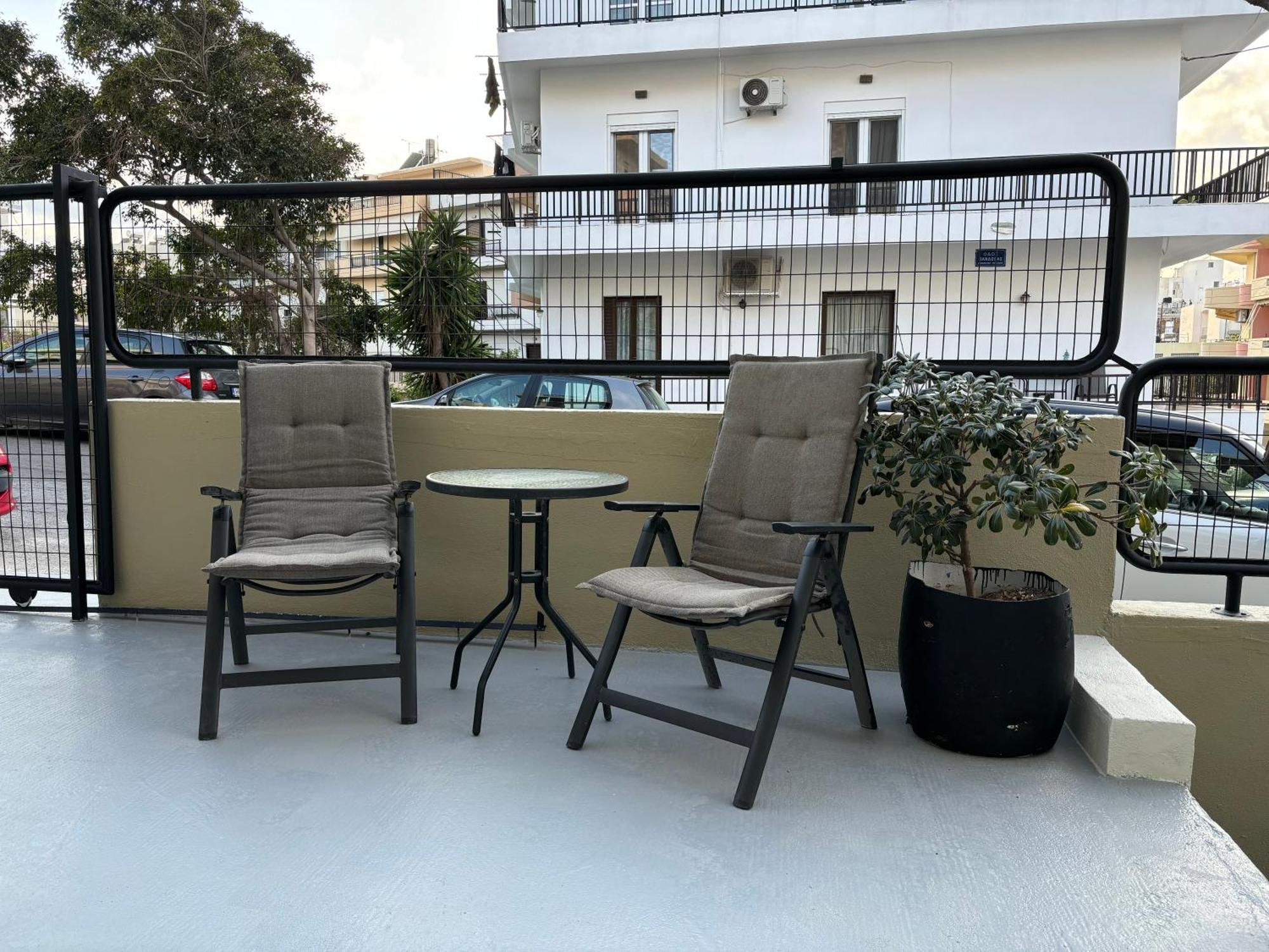 Industrial Loft Comfort Living Heraklion  Bagian luar foto